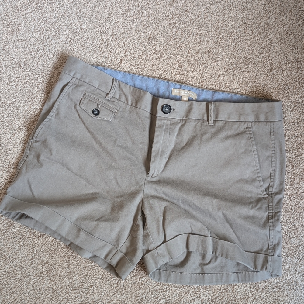 Banana Republic Women's Tan Shorts